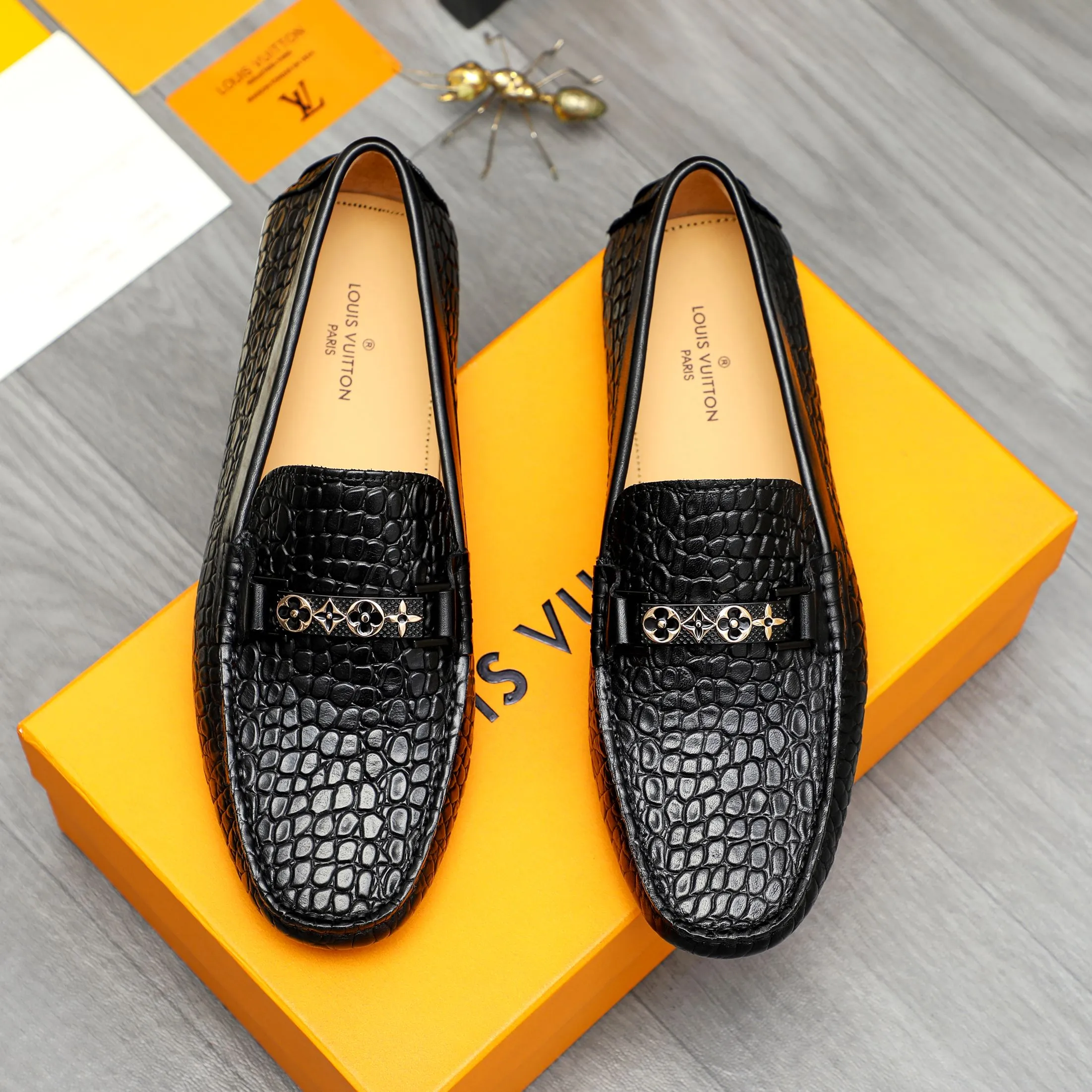 Men's shoes 💰380 Product trademark: LV "Louis Vuitton" casual slip-on shoes Regular size: 38-45 (45 is custom-made and non-returnable) Product materials: Selected stone pattern embossed cowhide upper, pigskin lining, rubber outsole